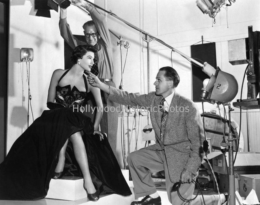 Ava Gardner and photographer Virgil Apger 1952 WM.jpg